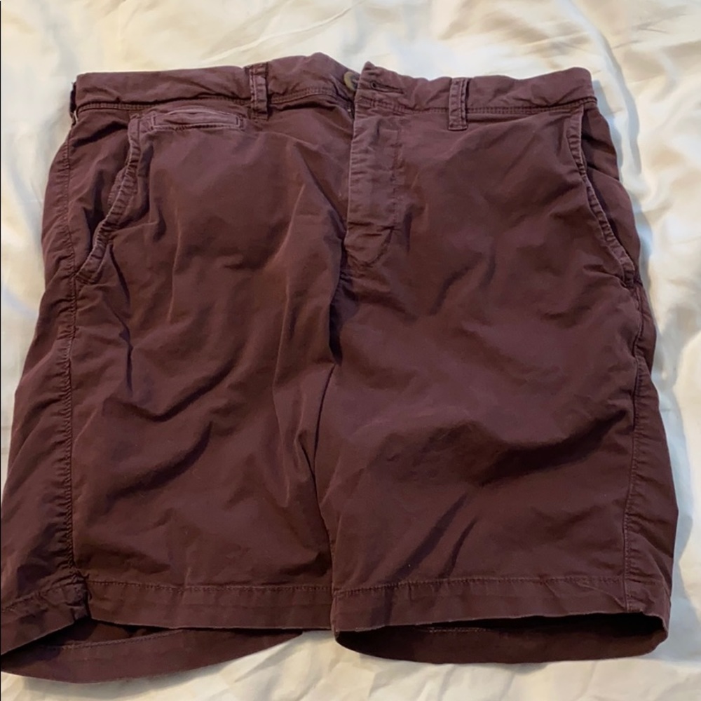 Maroon American Eagle cargo shorts